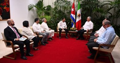 Zoé Robledo, siguiendo órdenes de López Obrador, se reúne en Cuba con Díaz-Canel y el Ministerio de Salud Pública para fortalecer colaboración bilateral.