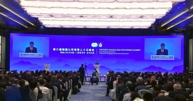 El viceprimer ministro He Lifeng invita a inversores globales a aprovechar las oportunidades en China, destacando políticas de apertura de alto nivel y un entorno favorable para los negocios.