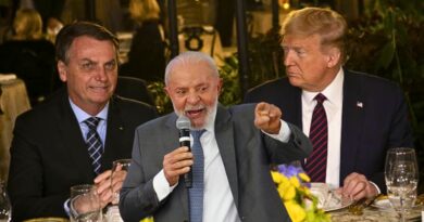 El presidente Lula califica de "mentiras" los argumentos de Trump para imponer aranceles y acusa a Bolsonaro de promover sanciones contra su propio país.