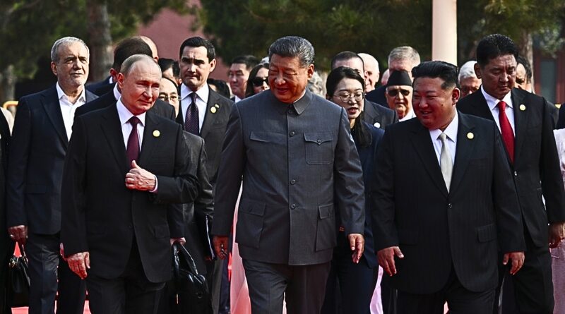 En el 80.º aniversario del fin de la guerra en Asia, Trump pidió a Xi Jinping transmitir mensajes a Putin y Kim Jong-un, pese a tensiones globales.