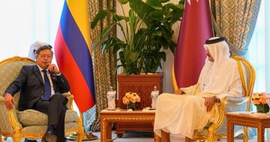 El presidente colombiano busca desescalar el conflicto con EE.UU. tras duras acusaciones de narcotráfico y la inclusión de su familia en listas de sanciones.