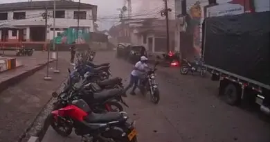 Petro condena el atentado en Balboa, señala a disidencias de las FARC y anuncia acciones internacionales mientras critica operativos de EE.UU. en la región.