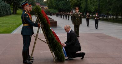 El presidente ruso depositó una ofrenda floral ante la Tumba del Soldado Desconocido, en una ceremonia que evoca la memoria de los 27 millones de víctimas soviéticas y reafirma el discurso oficial sobre la lucha contra el nazismo.
