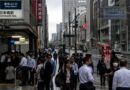 Un terremoto de magnitud 6,9 sacudió la región de Tohoku durante la hora pico matutina; autoridades descartan tsunami y reportan daños limitados.