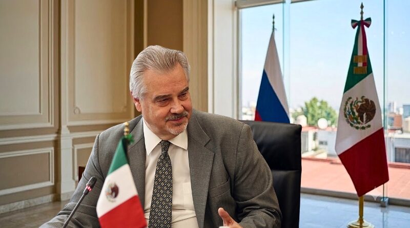 El embajador Nikolay Sofinsky destaca el camino de transformación de su país y la consolidación de un sistema de gestión y de reformas sociales.