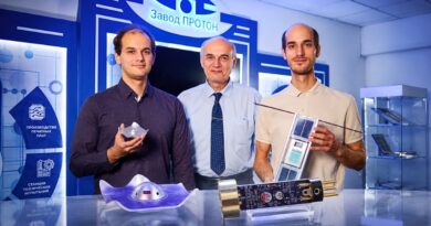 El Centro Científico Technopolis Moscow revela un minitransbordador reutilizable y un sensor cuántico de vanguardia, marcando un hito en la seguridad orbital y el estudio del cosmos.