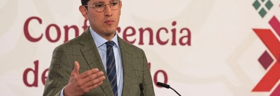 El Gobierno federal anuncia una estrategia jurídica nacional e internacional para exigir responsabilidades por el fallecimiento de 17 mexicanos bajo custodia migratoria o durante operativos en Estados Unidos.