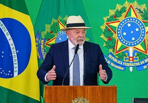 La tercera fase del plan 'Brasil Soberano' inyecta recursos del Tesoro y del BNDES para blindar al acero, aluminio y otros sectores, mientras Lula insiste en el diálogo pero advierte que buscará nuevos mercados.