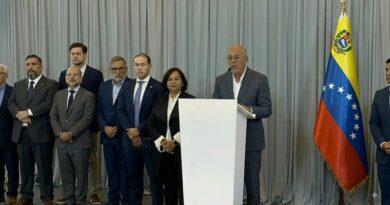 Gobierno y exdiputados opositores acuerdan atender a víctimas de los sismos y revisar el sistema judicial y la renovación del Tribunal Supremo.