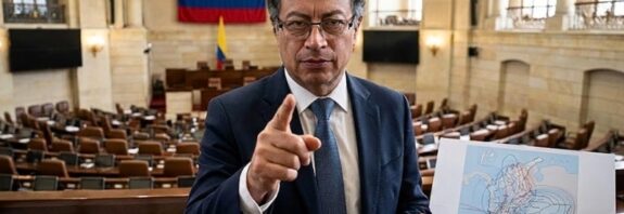 El exmandatario solicitó al Congreso esclarecer si compañías israelíes intervinieron el espectro electromagnético y advirtió sobre una posible afectación a la soberanía.