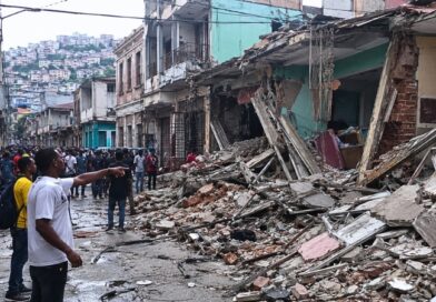 Un potente terremoto estremeció el occidente colombiano y fue percibido en varias ciudades; autoridades reportan heridos, daños y posibles colapsos.