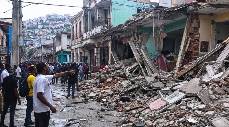 Un potente terremoto estremeció el occidente colombiano y fue percibido en varias ciudades; autoridades reportan heridos, daños y posibles colapsos.
