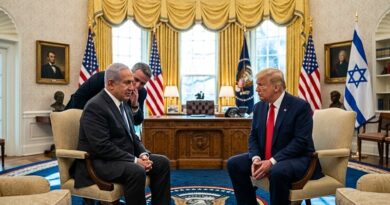 El presidente estadounidense evita apoyar al primer ministro israelí en la recta final electoral debido a sus bajos niveles de popularidad y crecientes desacuerdos en política exterior.