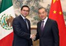 Wang Yi y Roberto Velasco Álvarez acordaron profundizar el diálogo político y la cooperación bilateral, mientras Beijing defendió una relación sin injerencias externas.