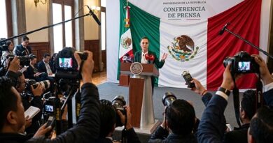 La mandataria calificó de absurda una supuesta encuesta citada por medios de EE.UU. y reafirmó que México rechaza toda intervención extranjera.