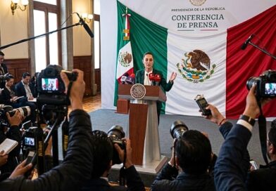 La mandataria calificó de absurda una supuesta encuesta citada por medios de EE.UU. y reafirmó que México rechaza toda intervención extranjera.