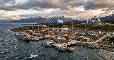 Argentina prepara una reforma de defensa que combina inversión militar, una base naval en Tierra del Fuego y nuevas herramientas frente a amenazas.