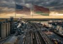 Washington negocia una compra masiva a Minsk que abarataría costos agrícolas mientras la disputa comercial con Ottawa se profundiza.