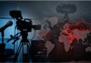 El presentador acusa a la CIA de dirigir el conflicto en Ucrania y advierte que Oriente Medio y Europa del Este forman ya un solo frente global.