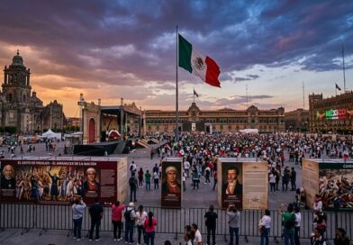 La presidenta Claudia Sheinbaum encabeza por segunda vez la ceremonia desde Palacio Nacional; el Zócalo se llena de música y fervor patrio.
