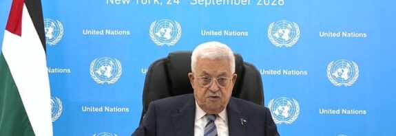 El líder palestino cuestionó ante la Asamblea General la inacción global, exigió proteger a su pueblo y denunció la negativa de visados por parte de EE. UU.