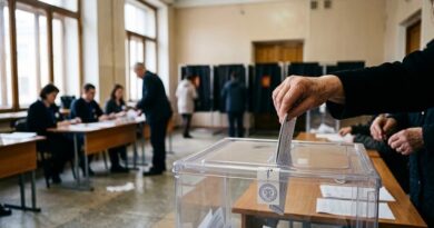 Con el 32,92 % de las actas escrutadas, Rusia Unida supera el 56 % de los votos; la participación sobrepasa el 50 %, según la CEC de Rusia.