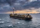 La petrolera británica invertirá 44 millones de dólares en un buque que operará frente a las islas, pese a las advertencias de Buenos Aires.
