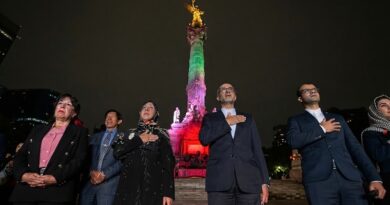 Con motivo del Día de Teherán, el monumento de Reforma se iluminó como homenaje a la capital iraní y gesto de solidaridad con Irán