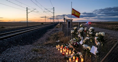 La exministra de Trabajo y una joven saltadora madrileña de 24 años figuran entre las 69 víctimas mortales del choque de trenes ocurrido en Toledo.