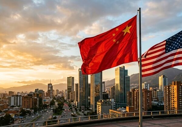 Latinobarómetro revela que 65 % de los latinoamericanos ve positiva la influencia de Pekín frente al 57 % de Washington; en 2020 era solo 48 %.