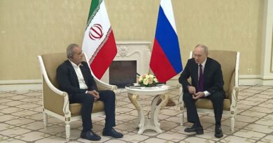 El mandatario ruso expresó su respaldo al líder supremo iraní y destacó un crecimiento comercial superior al 21 % entre ambas naciones durante 2025