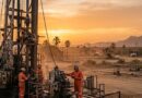La petrolera californiana asume operaciones en Delta y Cabimas con una meta de producción de hasta 160.000 barriles diarios y la reactivación de 900 pozos inactivos.